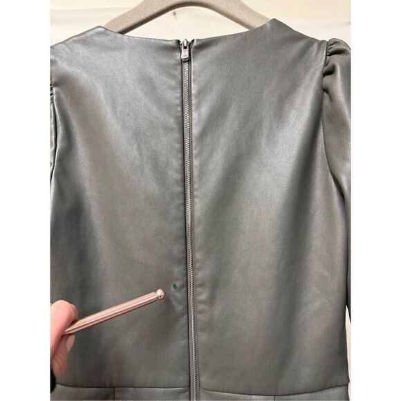 Saylor  - Picture 6 of 10